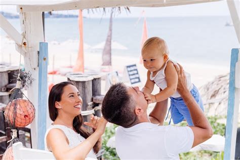Famiglia in vacanza con bambino