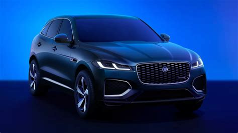 frontale aggressivo Jaguar F-Pace con firma luminosa a LED