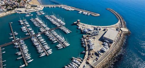 Vista panoramica del porto di Porto Torres e delle sue banchine