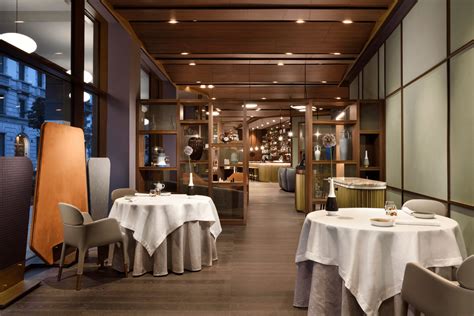 Interno di un ristorante di cucina fusion a Milano