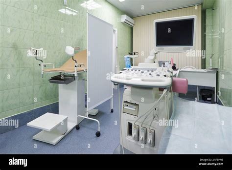 moderna clinica ginecologica con attrezzature per ecografia