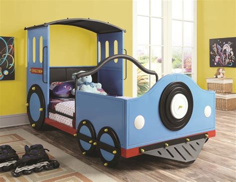 dettaglio decorativo ruote del lettino a forma di treno