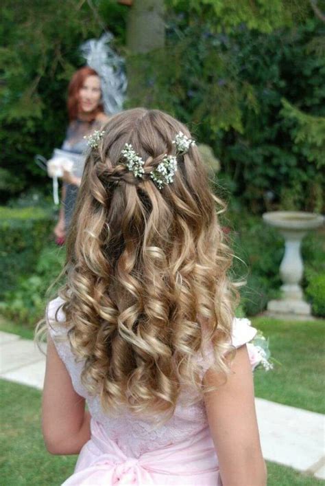 Bambina con gioiello per la Prima Comunione