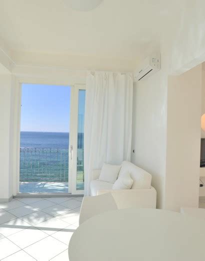Interni di una Junior Suite in stile minimal-chic presso Villa Grachira