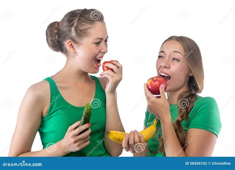 Donne in gravidanza che mangiano verdure
