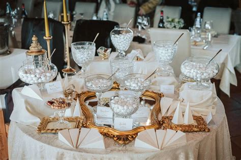 Presentazione di una confettata per celebrare una nascita