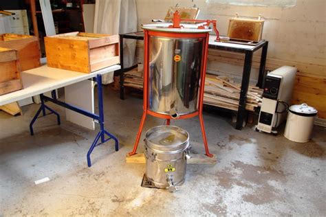 Attrezzature per la smielatura e la filtrazione del miele