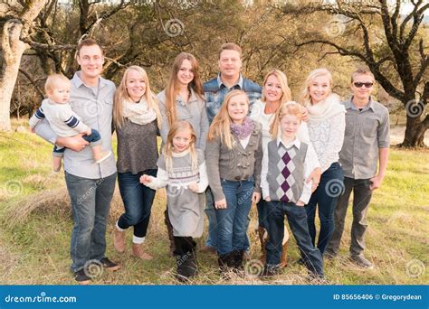 Famiglia numerosa felice