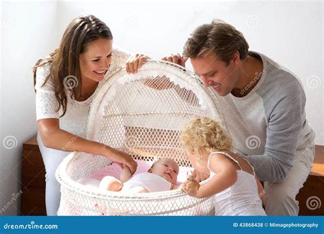 Famiglia con neonato in rooming-in