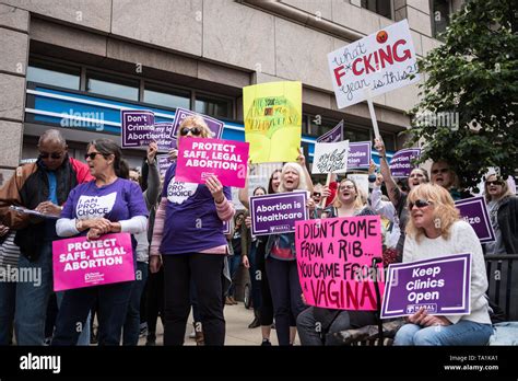 attivisti per i diritti all'aborto