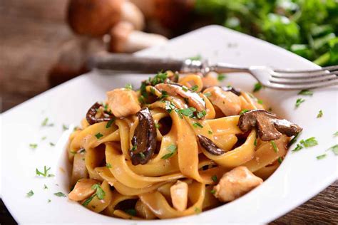 Pasta fresca con funghi ovuli