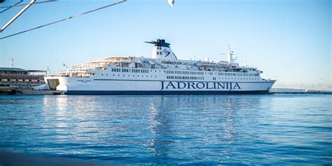 Traghetto Jadrolinija per Vis