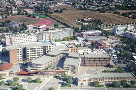 Veduta aerea e architettonica del complesso ospedaliero degli Ospedali Riuniti