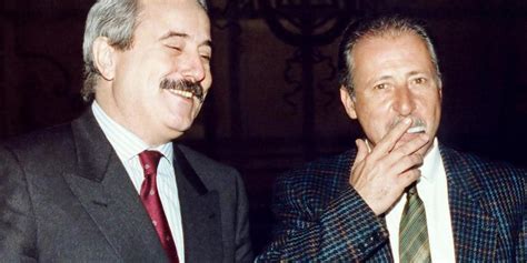 Giovanni Falcone e Paolo Borsellino durante una sessione di lavoro nel bunker di Palermo