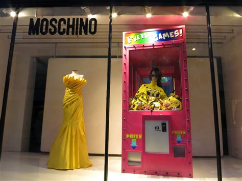 Vetrina Moschino Kids