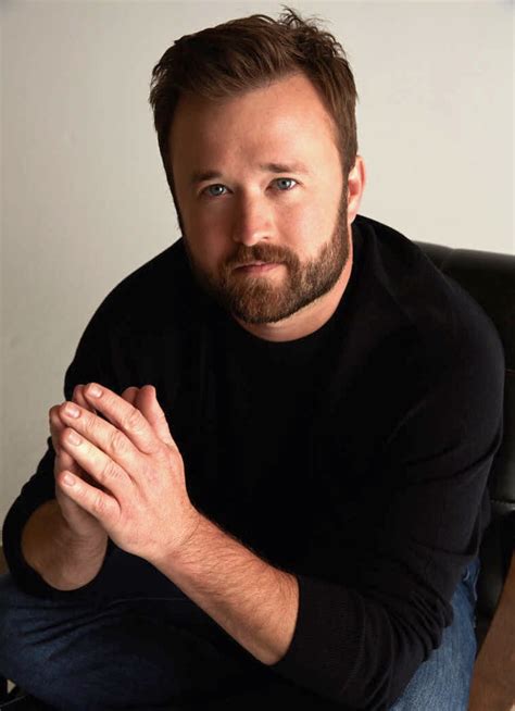 Ritratto fotografico di Haley Joel Osment in un contesto contemporaneo