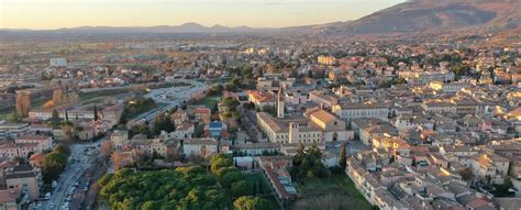 veduta panoramica della città di Carbonia al tramonto