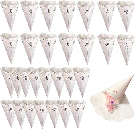 Coni di carta decorati per caramelle