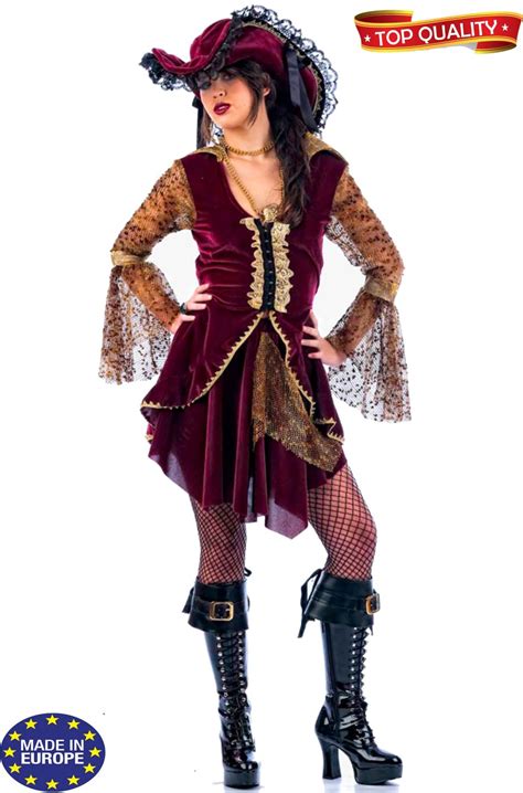 Dettagli di un costume da piratessa realizzato con accessori fai da te