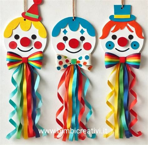 Addobbi fai da te con carta crespa colorata per una festa di Carnevale
