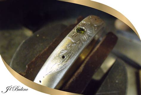 incisione a mano su gioielli