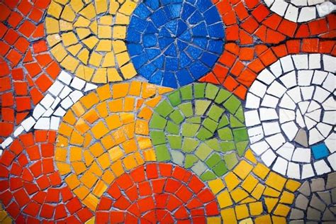 Esempio di mosaico realizzato con tessere di spugna colorata