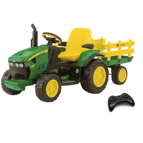 dettaglio del trattore John Deere Ground Force con rimorchio