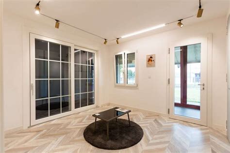 Interni con porte inglesine grigio scuro