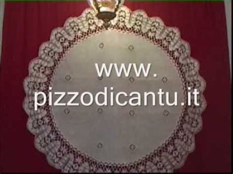 Bavaglino con raffinato pizzo di Cantù