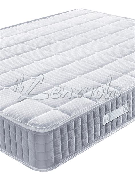 Dettaglio del materasso ergonomico all'interno di una culla in vimini