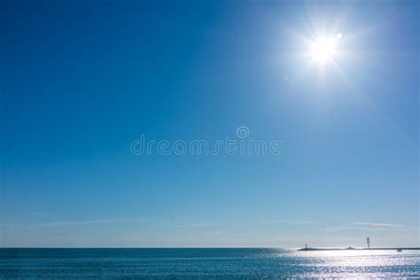 rappresentazione artistica di un cielo limpido e lapislazzuli