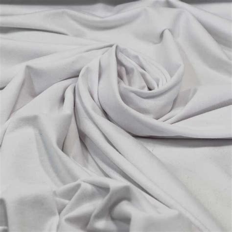 Dettaglio ravvicinato della trama in cotone jersey ultra assorbente di una bandana