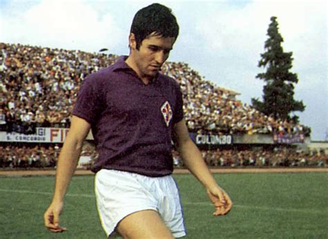 Picchio De Sisti in azione con la maglia scudetto 1969