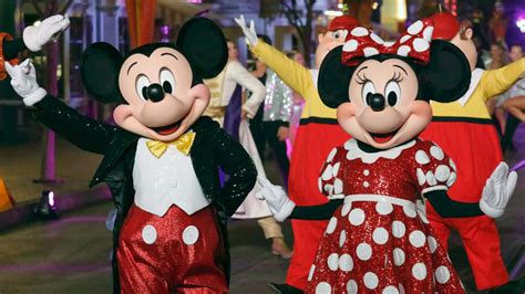 Minnie Mouse classica con il suo iconico abito a pois