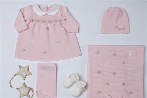 Corredino neonata elegante e raffinato con capi in tonalità pastello