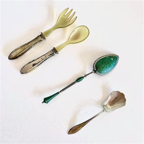 Cucchiaio d'argento classico lavorato