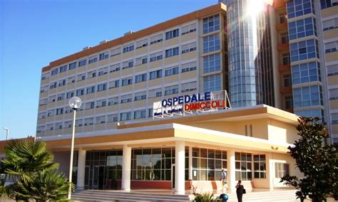 Veduta esterna dell'ospedale Dimiccoli di Barletta