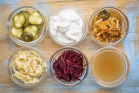Piatti di alimenti fermentati assortiti