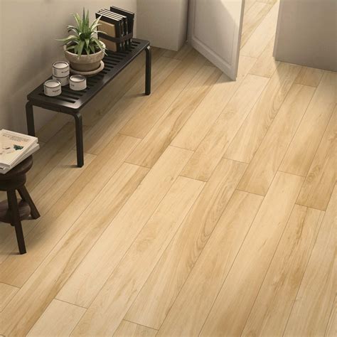 Gres porcellanato effetto legno in bagno di servizio