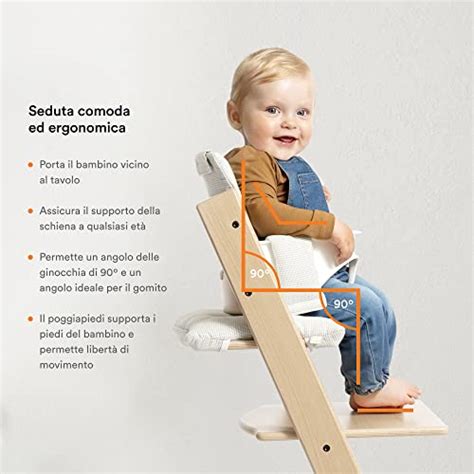 Interior design di un ambiente moderno con seggiolone ergonomico per bambini