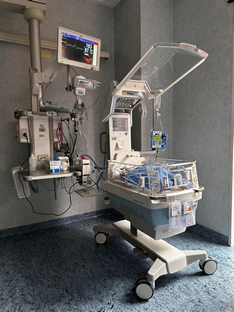 rappresentazione del monitoraggio neonatale in una terapia intensiva