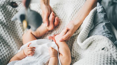 neomamma in una situazione di comfort domestico