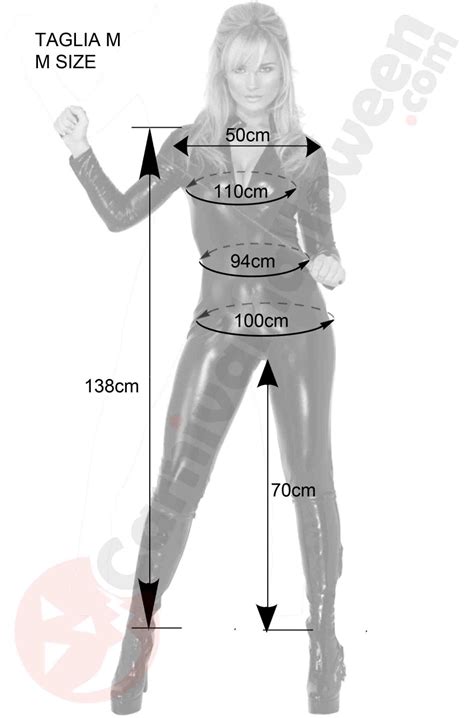 Illustrazione o foto ispirata al personaggio di Eva Kant con tuta nera aderente
