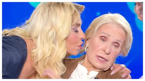 Fotografia di Gianna Jessen e sua madre adottiva Penny