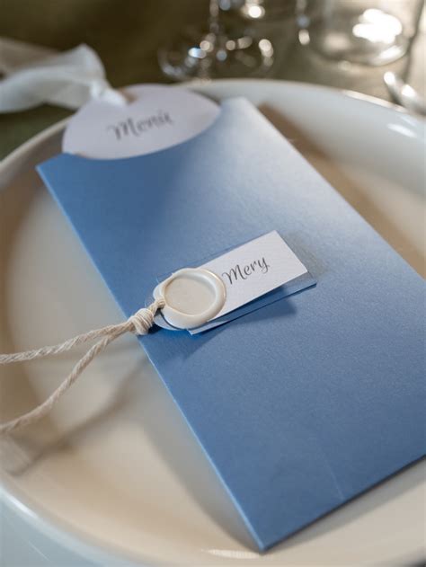 Futura mamma con amiche ad un baby shower