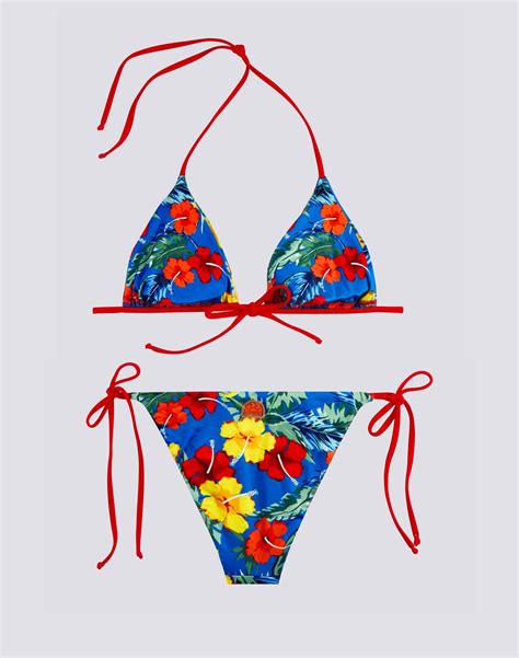 Modello di bikini premaman con stampa floreale colorata