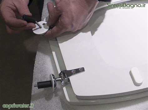 Fasi di montaggio capottina: aggancio e abbottonatura