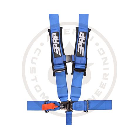 Dettaglio cintura di sicurezza a 5 punti: aggancio e sgancio