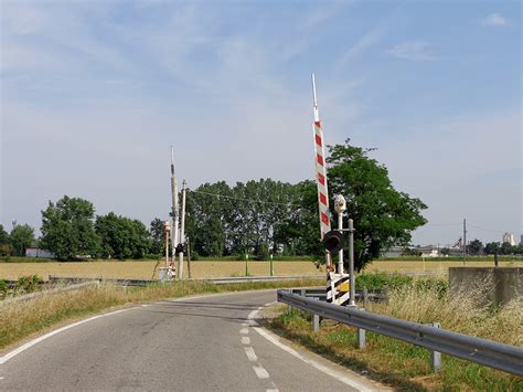 Diagramma che mostra il passaggio fluido tra le tre modalità d'uso: culla, sdraietta e seggiolone