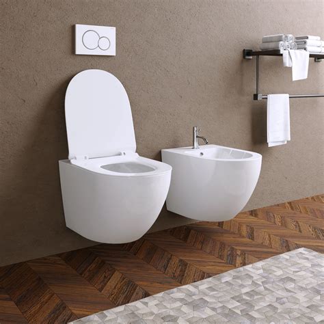 Schema tecnico che illustra la compatibilità della scaletta WC con diverse forme di sanitari